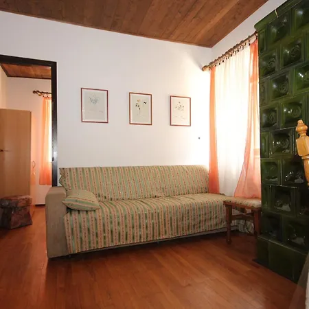 8210a Apartament