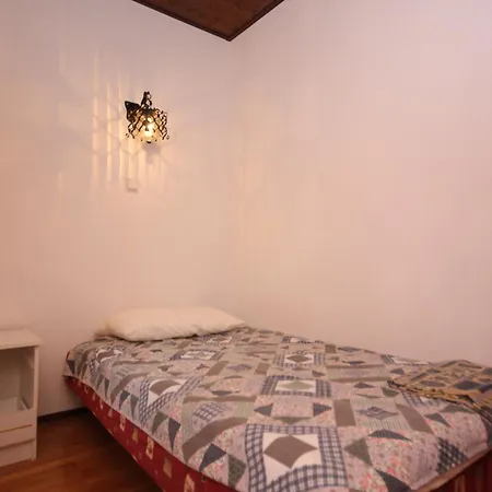 8210a Apartament *