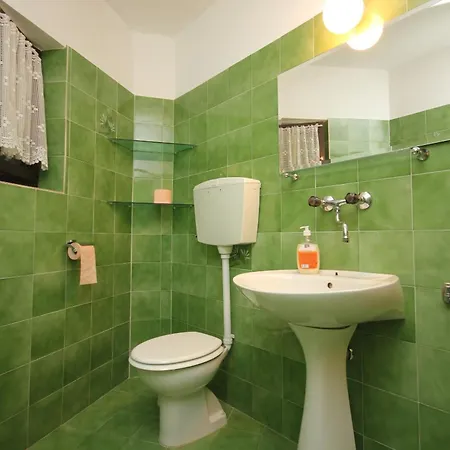 8210a Apartament *